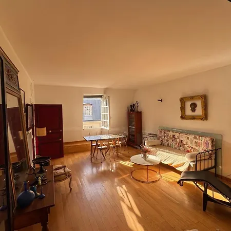Spacious Cocoon In The Marais Апартаменты Париж